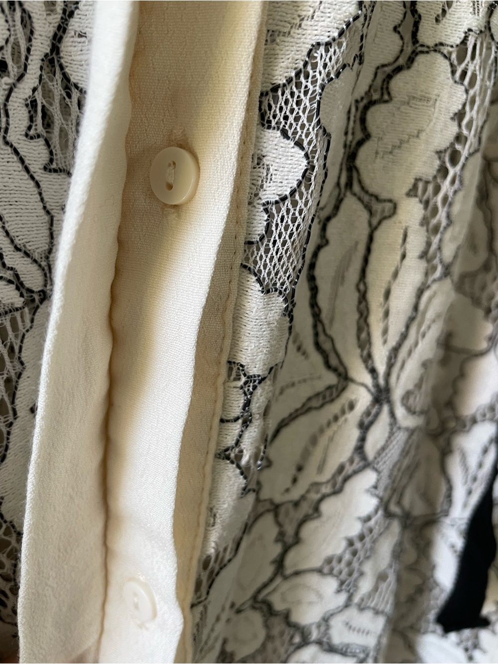 Intricate & exquisite H&M White Lace Blouse w/ Black detailing size 8 - Picture 4 of 6